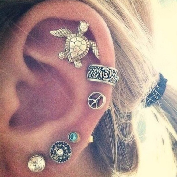 Jewelry - Silver Sea Turtle Cuff Earrings Set